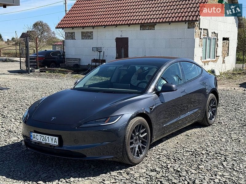Седан Tesla Model 3 2024 в Луцьку