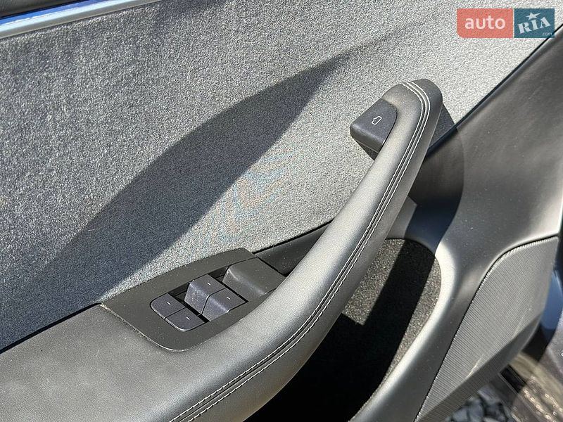 Седан Tesla Model 3 2024 в Луцьку