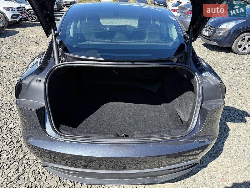 Седан Tesla Model 3 2024 в Луцьку