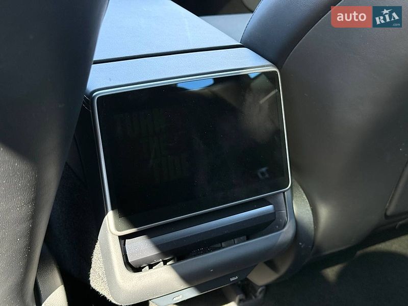 Седан Tesla Model 3 2024 в Луцьку