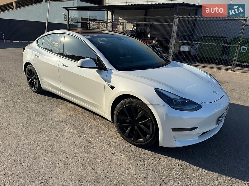Седан Tesla Model 3 2021 в Дніпрі