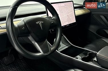 Седан Tesla Model 3 2019 в Одесі