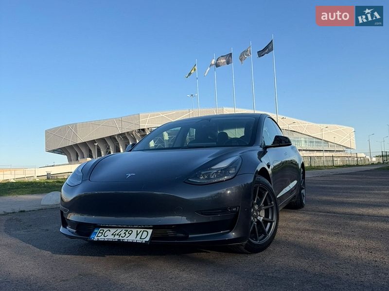 Tesla Model 3 2022