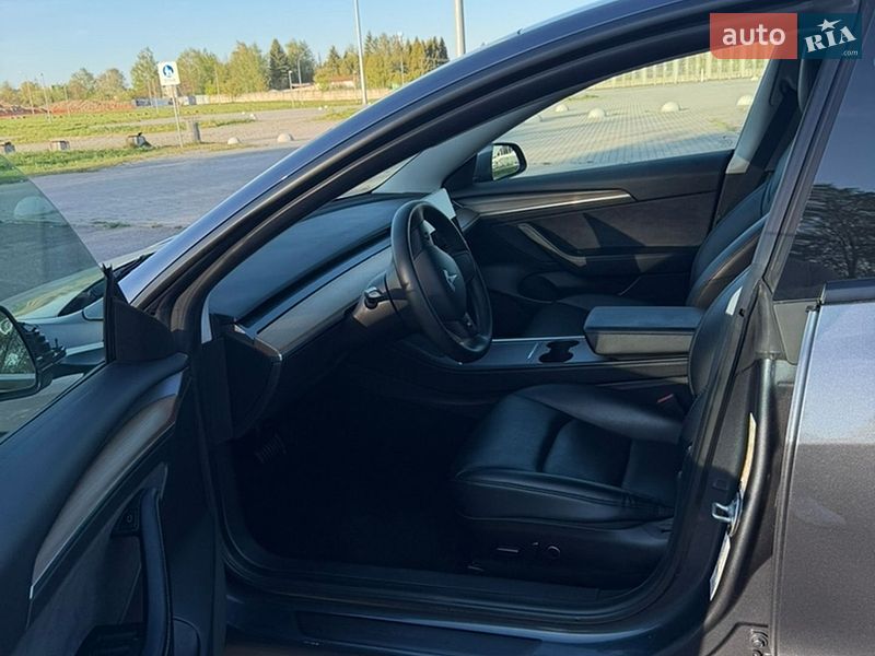 Седан Tesla Model 3 2022 в Львові