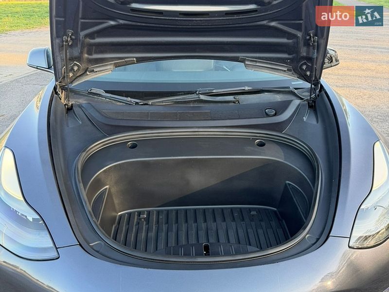 Седан Tesla Model 3 2022 в Львові