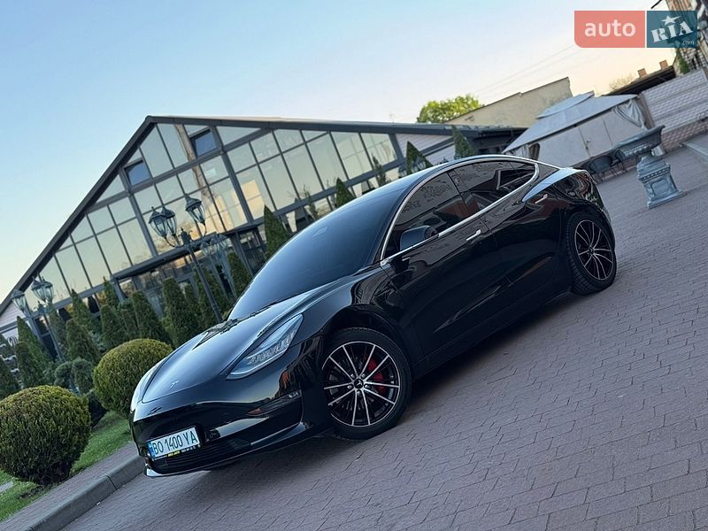 Седан Tesla Model 3 2019 в Стрые