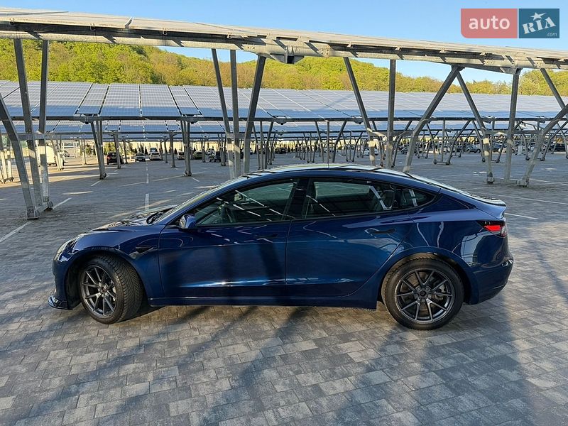 Седан Tesla Model 3 2021 в Львові
