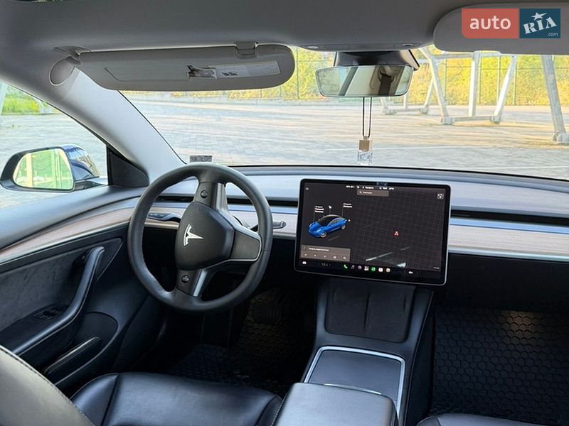 Седан Tesla Model 3 2021 в Львові