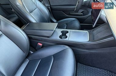 Седан Tesla Model 3 2021 в Львові