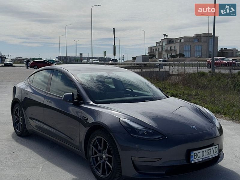 Седан Tesla Model 3 2021 в Львове