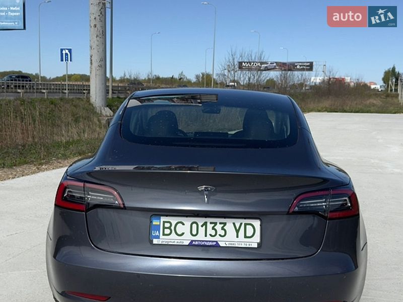 Седан Tesla Model 3 2021 в Львове