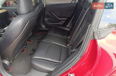Седан Tesla Model 3 2018 в Бучі