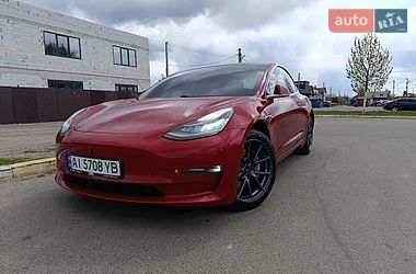 Седан Tesla Model 3 2018 в Бучі
