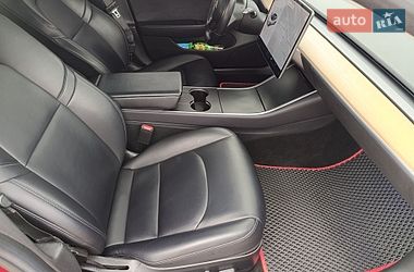 Седан Tesla Model 3 2018 в Бучі