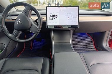Седан Tesla Model 3 2018 в Бучі