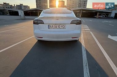 Седан Tesla Model 3 2021 в Киеве
