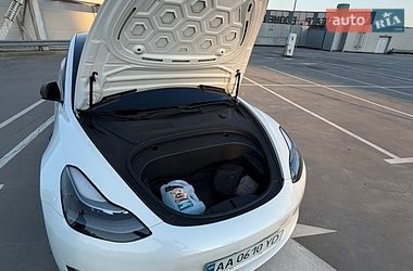 Седан Tesla Model 3 2021 в Киеве
