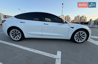 Седан Tesla Model 3 2021 в Киеве