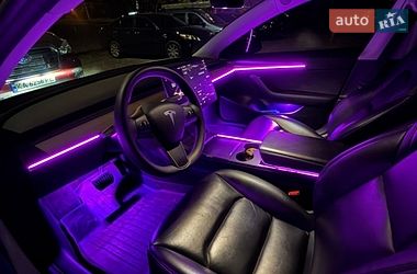 Седан Tesla Model 3 2021 в Киеве