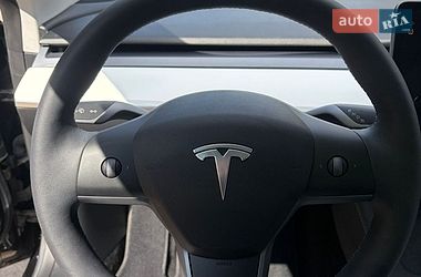 Седан Tesla Model 3 2023 в Ровно
