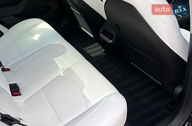Седан Tesla Model 3 2023 в Ровно