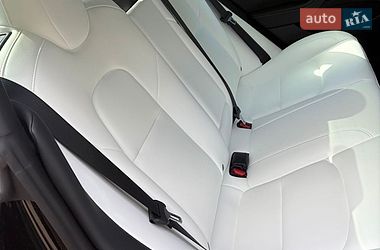 Седан Tesla Model 3 2023 в Ровно