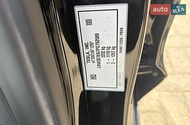 Седан Tesla Model 3 2023 в Ровно