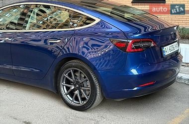 Седан Tesla Model 3 2019 в Киеве