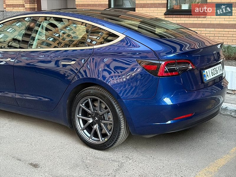 Седан Tesla Model 3 2019 в Киеве