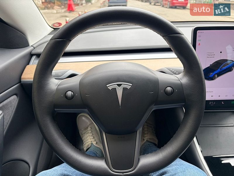 Седан Tesla Model 3 2019 в Киеве
