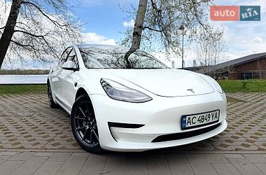 Седан Tesla Model 3 2020 в Киеве