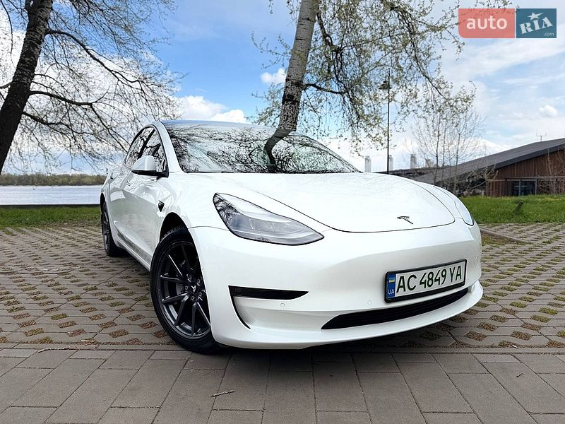 Седан Tesla Model 3 2020 в Киеве