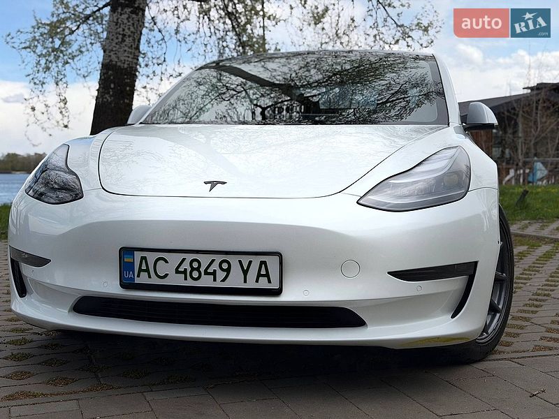Седан Tesla Model 3 2020 в Киеве