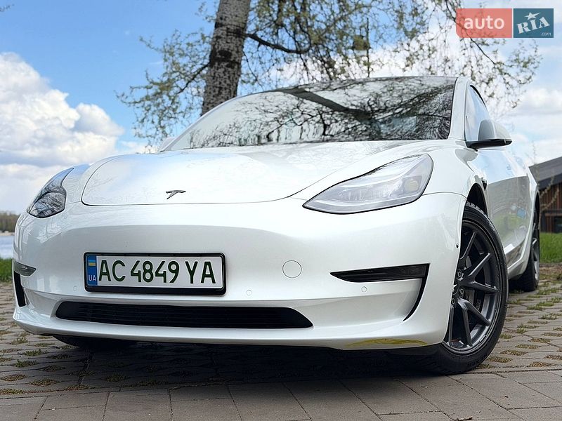 Седан Tesla Model 3 2020 в Киеве