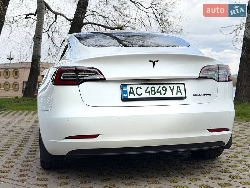 Седан Tesla Model 3 2020 в Киеве