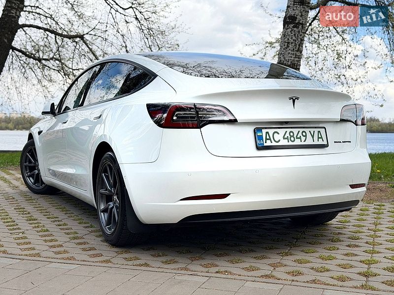 Седан Tesla Model 3 2020 в Киеве
