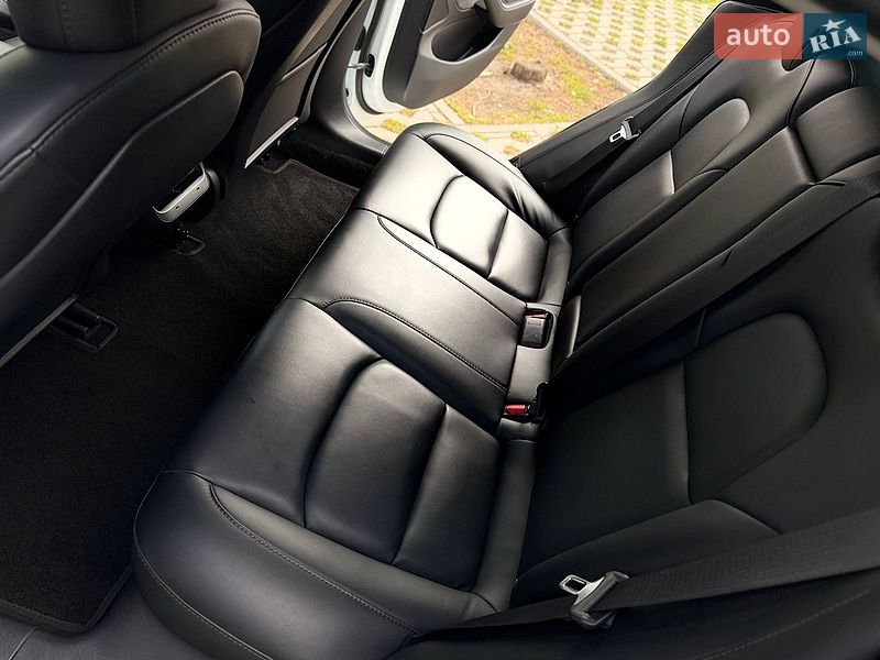 Седан Tesla Model 3 2020 в Киеве