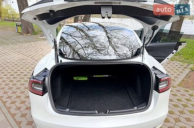 Седан Tesla Model 3 2020 в Киеве