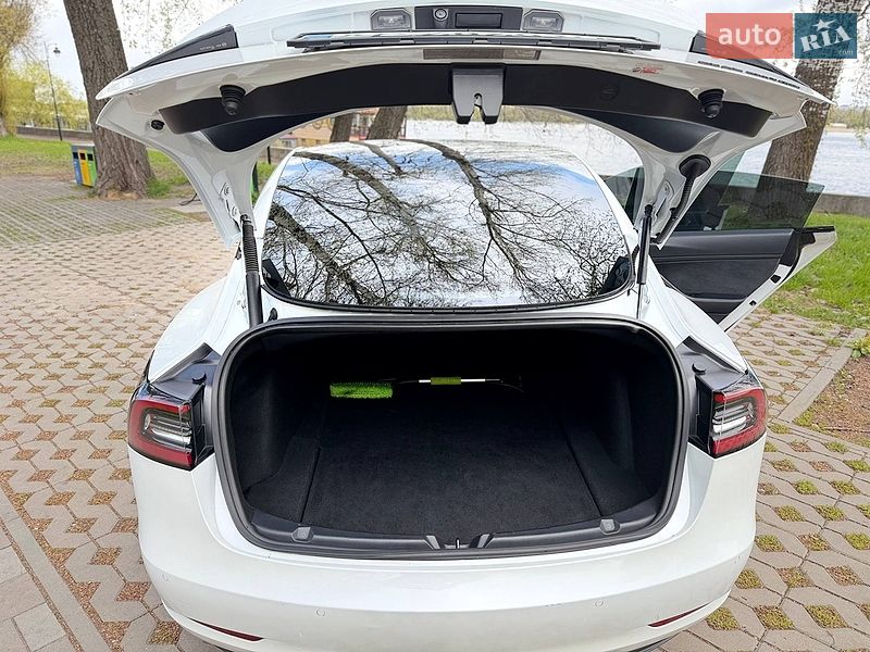 Седан Tesla Model 3 2020 в Киеве