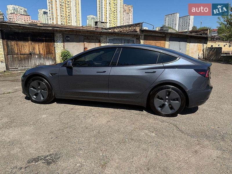 Седан Tesla Model 3 2022 в Киеве