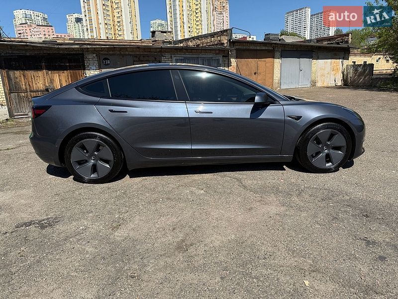 Седан Tesla Model 3 2022 в Киеве