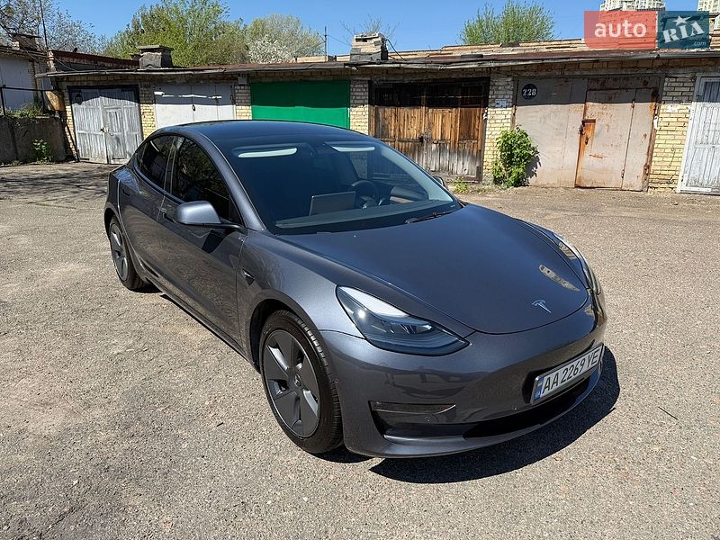 Седан Tesla Model 3 2022 в Киеве