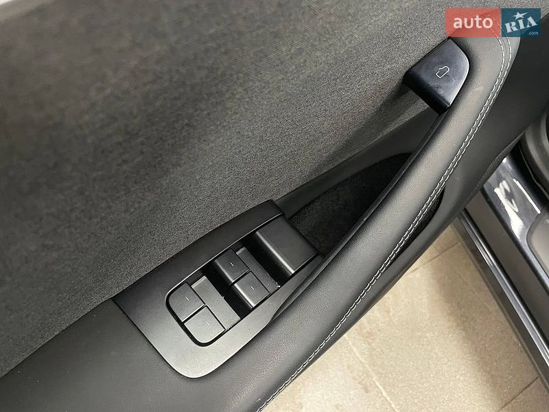 Седан Tesla Model 3 2024 в Киеве