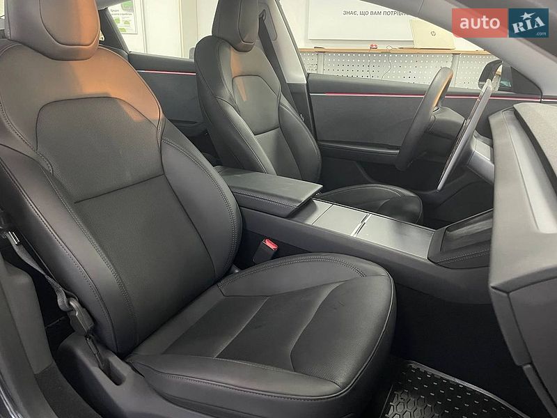 Седан Tesla Model 3 2024 в Киеве