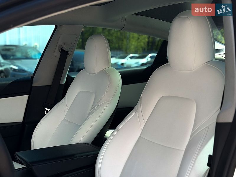Седан Tesla Model 3 2020 в Києві
