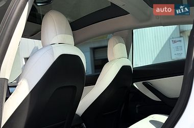Седан Tesla Model 3 2020 в Києві