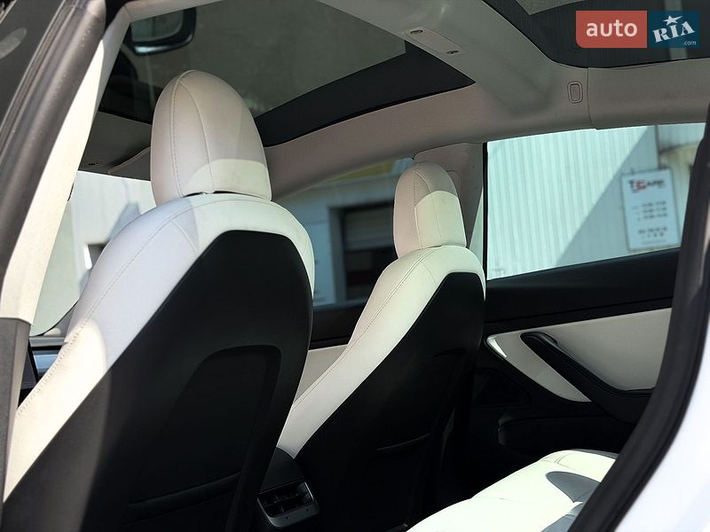 Седан Tesla Model 3 2020 в Києві