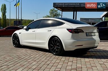 Седан Tesla Model 3 2021 в Виннице