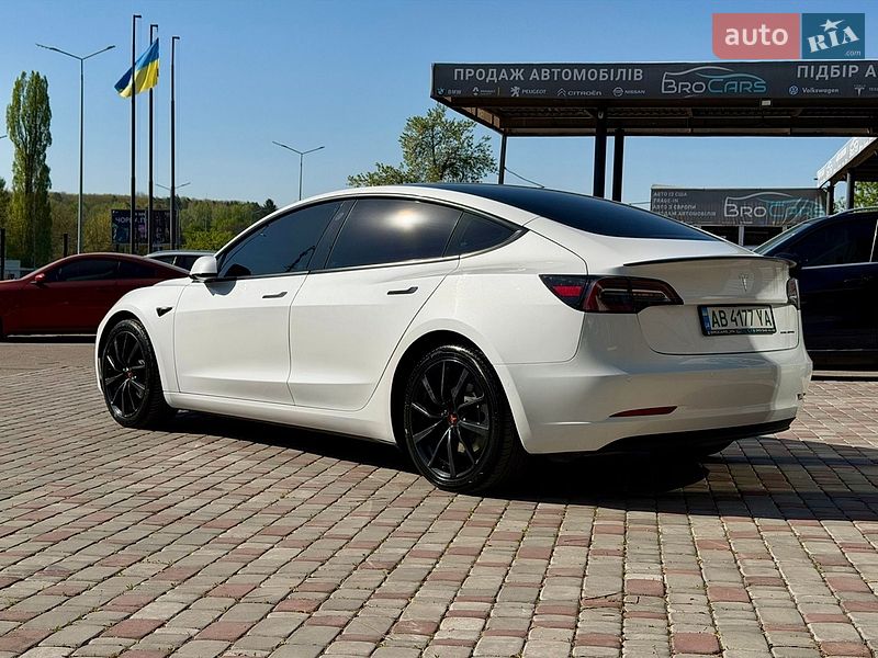 Седан Tesla Model 3 2021 в Виннице