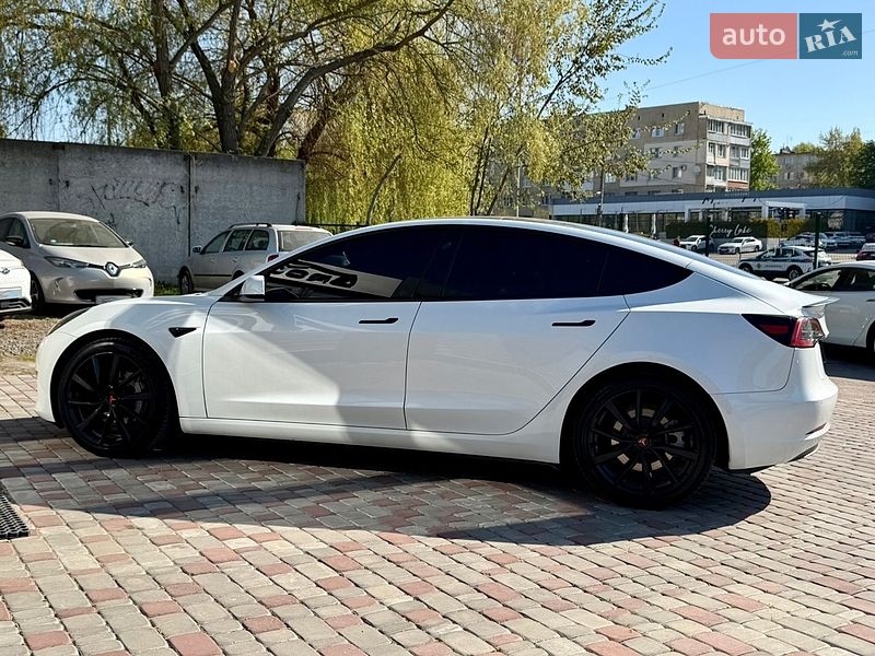 Седан Tesla Model 3 2021 в Виннице